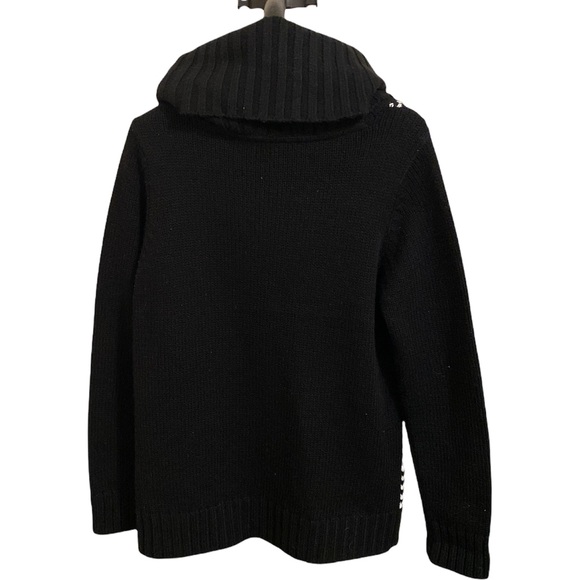 Sweater black and white it’s looks new used it two times only - Picture 2 of 5